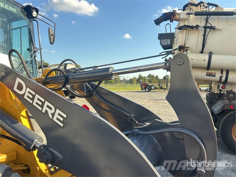 John Deere 324 P-Tier Wielladers