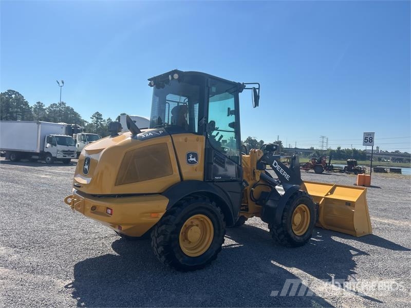 John Deere 324 P-Tier Rataslaadurid