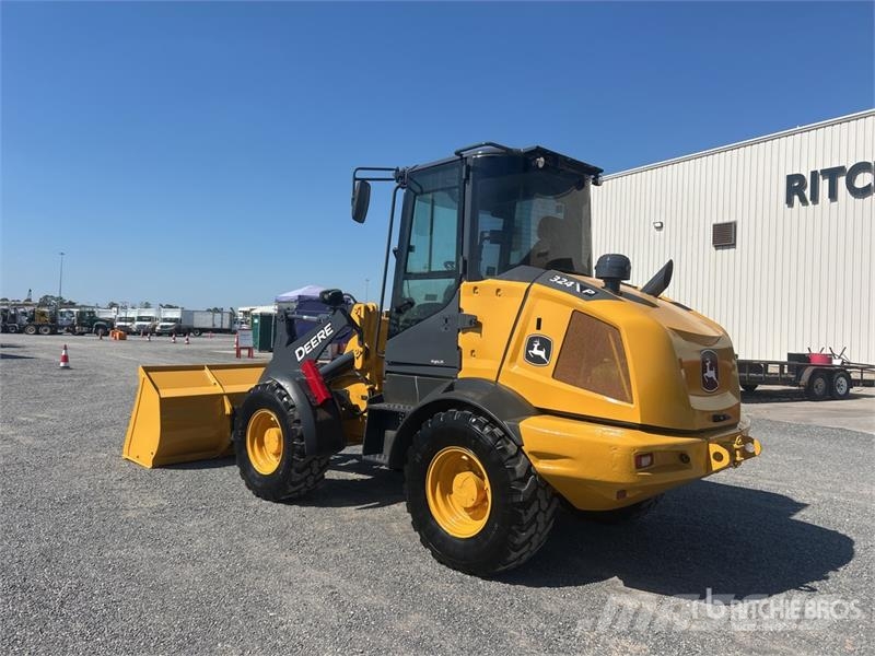 John Deere 324 P-Tier Kolesni nakladalci