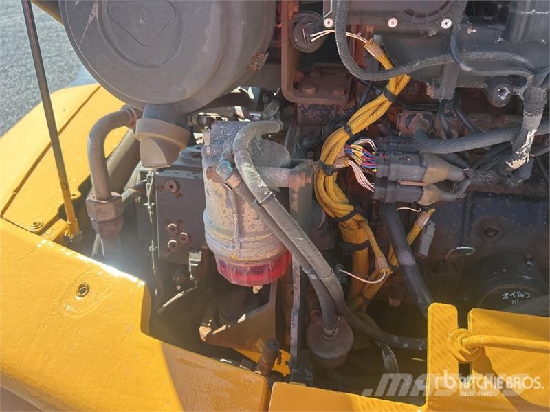 John Deere 324 P-Tier Kolesni nakladalci