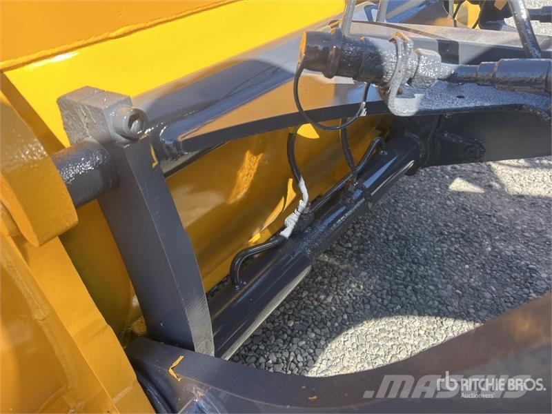John Deere 324 P-Tier Rataslaadurid