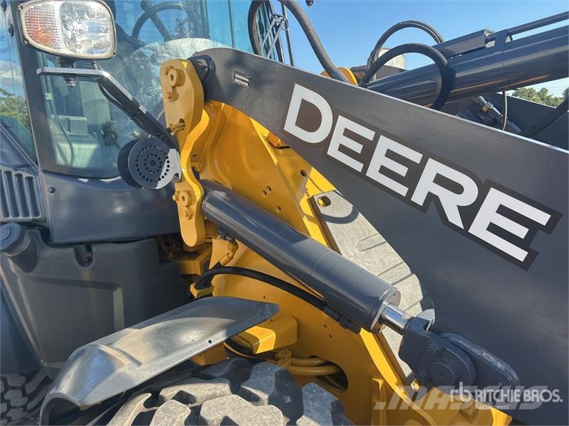 John Deere 324 P-Tier Wielladers