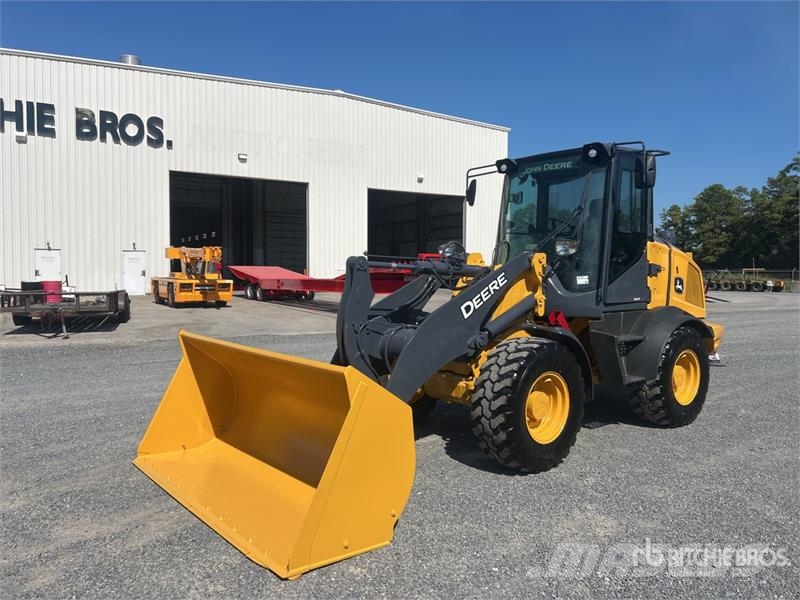 John Deere 324 P-Tier Kolesni nakladalci