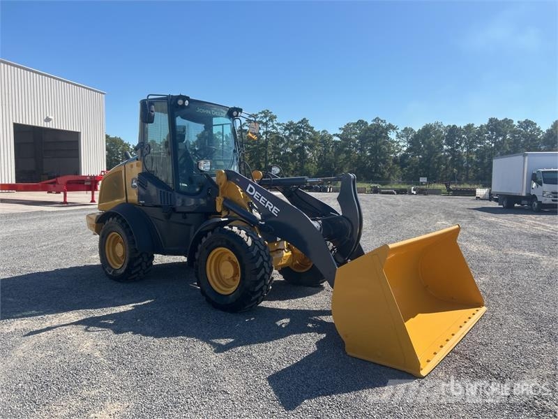 John Deere 324 P-Tier Rataslaadurid