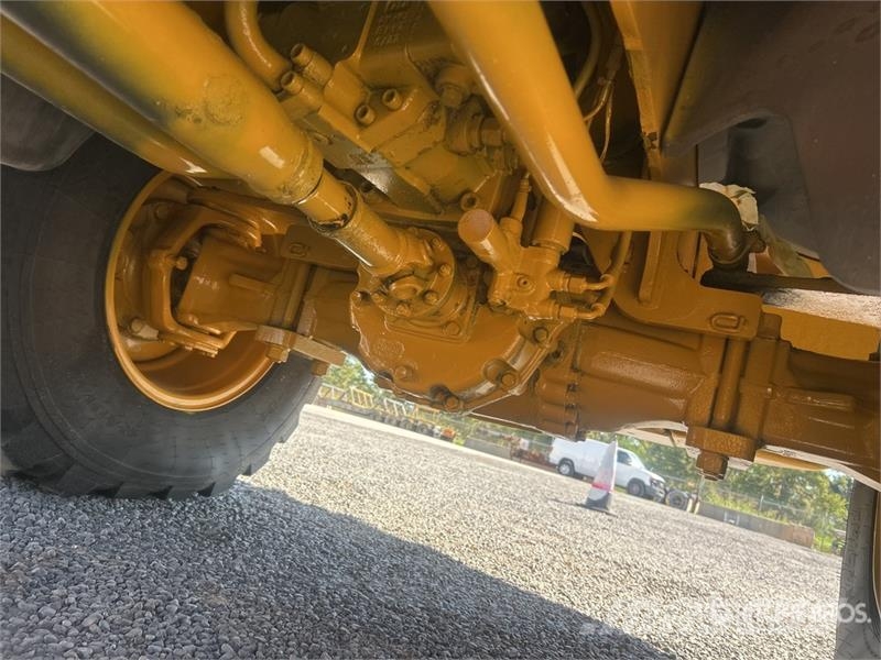 John Deere 324 P-Tier Rataslaadurid