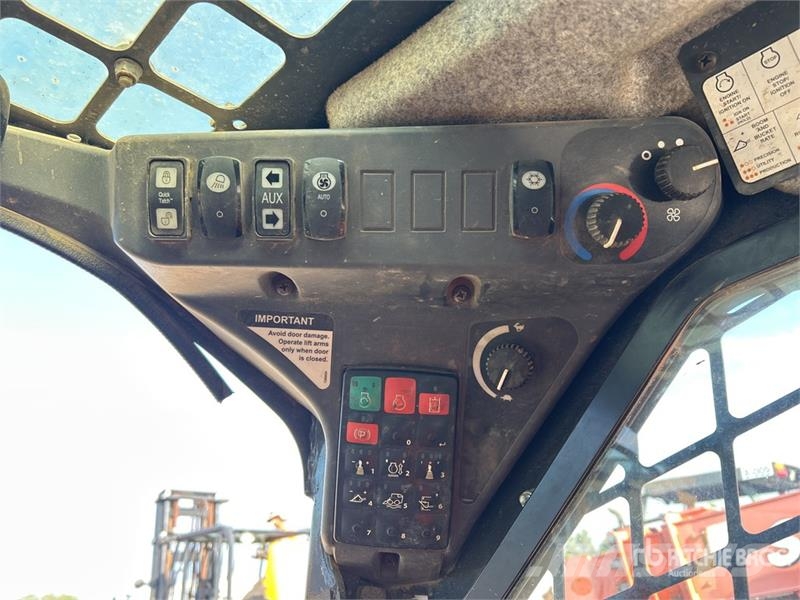 John Deere 325G Kompaktrakodók