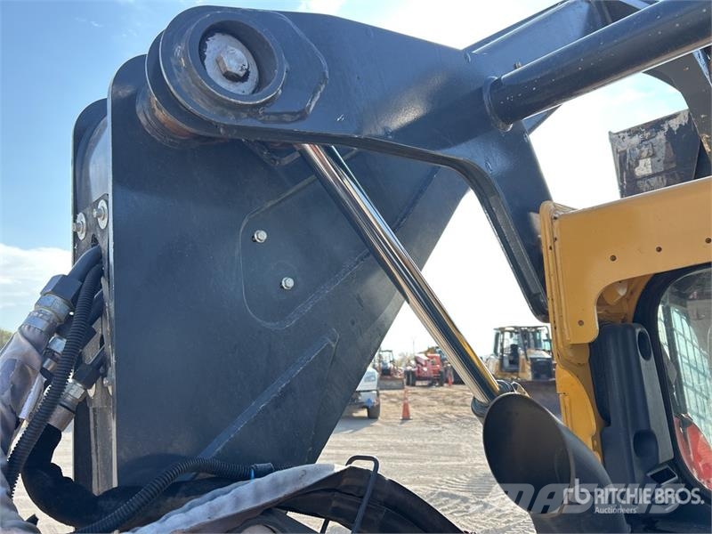 John Deere 325G Kompaktrakodók