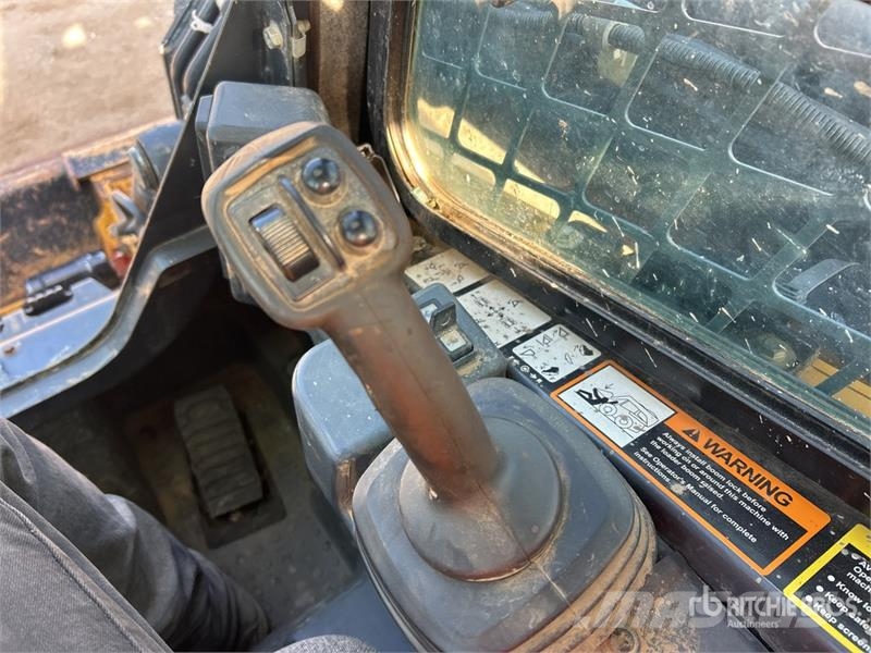 John Deere 325G Kompaktrakodók