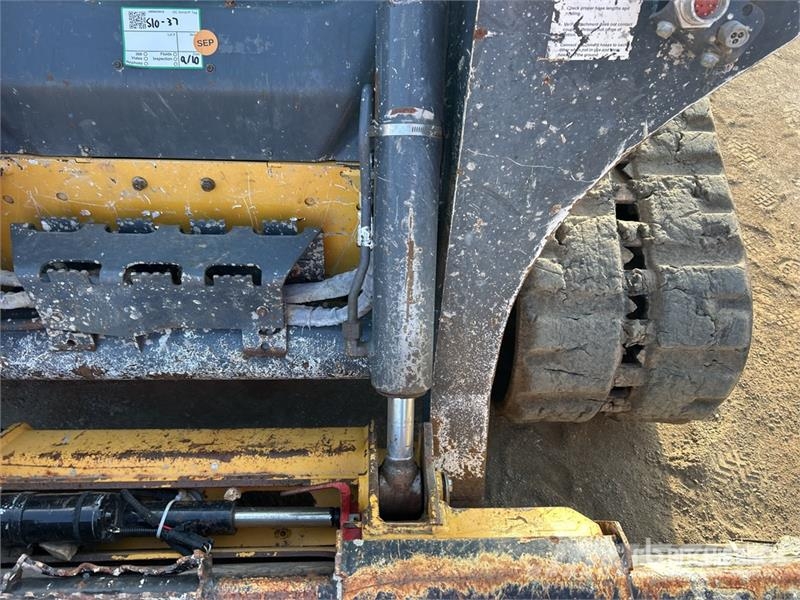 John Deere 325G Kompaktrakodók