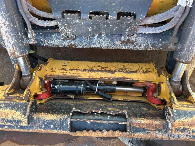 John Deere 325G Kompaktrakodók
