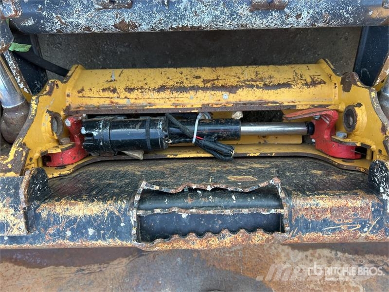John Deere 325G Kompaktrakodók