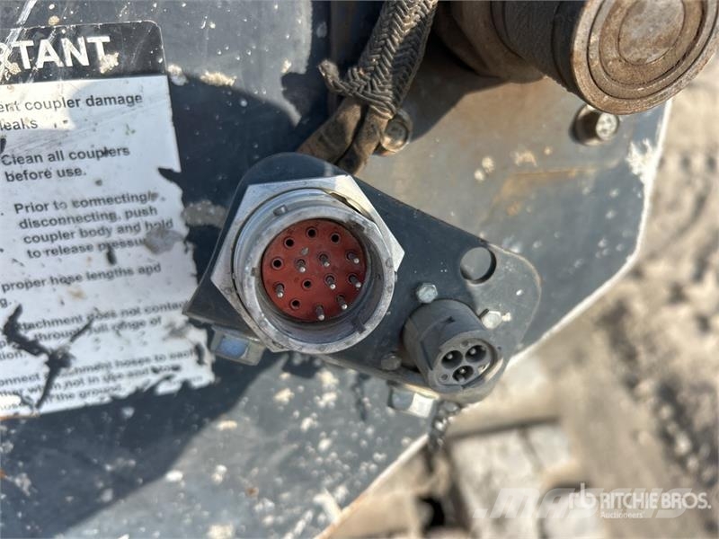 John Deere 325G Kompaktrakodók
