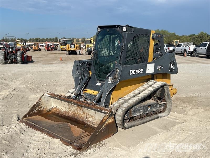John Deere 325G Kompaktrakodók