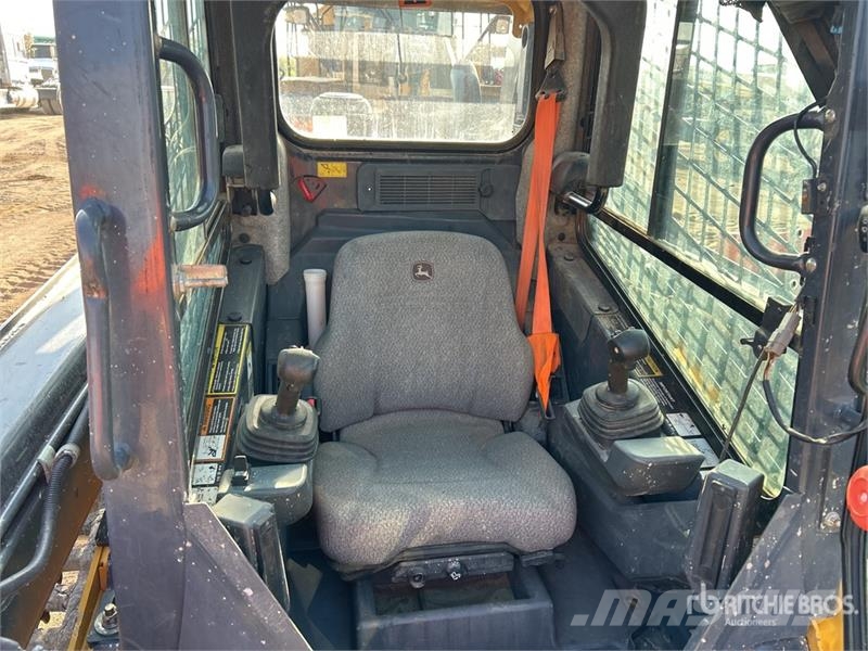John Deere 325G Kompaktrakodók