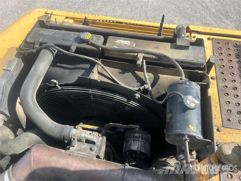 John Deere 330C LC Tracked Excavator Raupenbagger