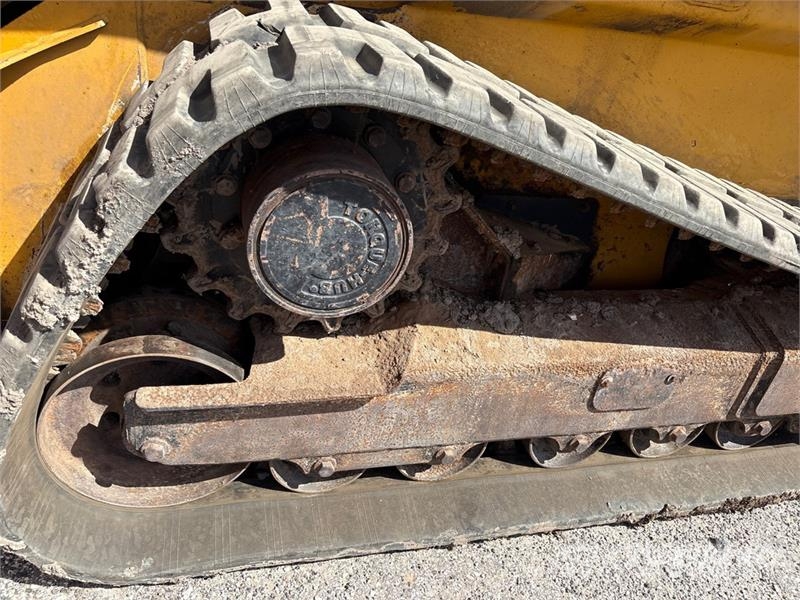 John Deere 331G Lietoti riteņu kompaktiekrāvēji
