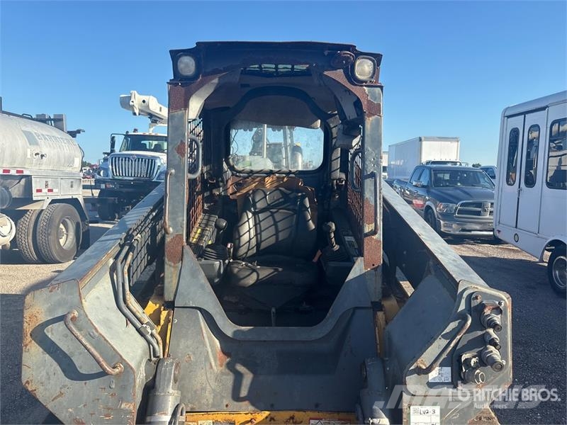 John Deere 331G Mini Pale Gommate
