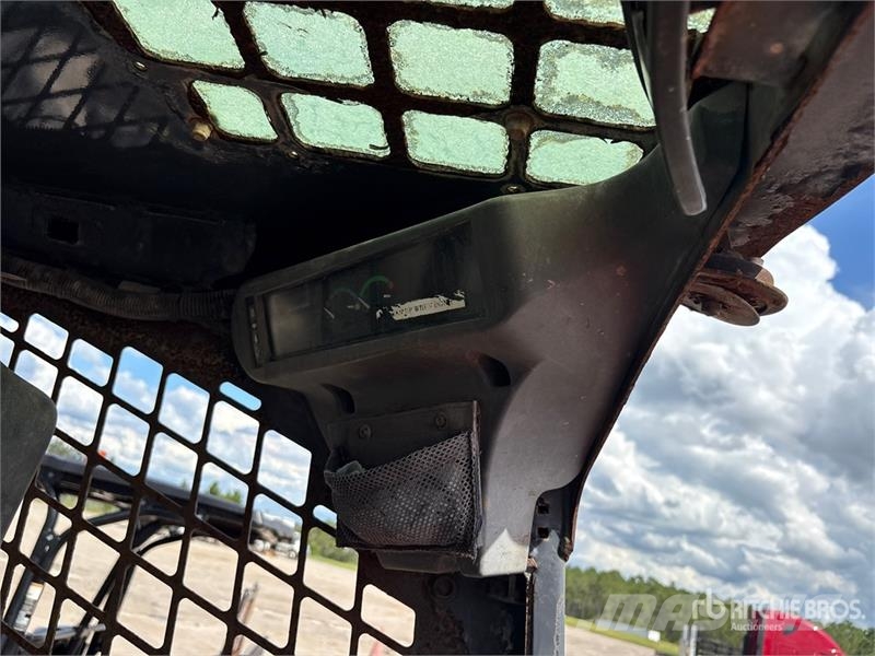 John Deere 331G Lietoti riteņu kompaktiekrāvēji