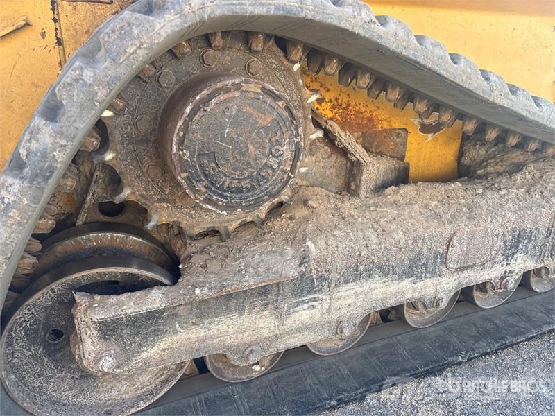 John Deere 331G Mini Pale Gommate