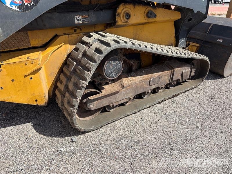 John Deere 331G Lietoti riteņu kompaktiekrāvēji