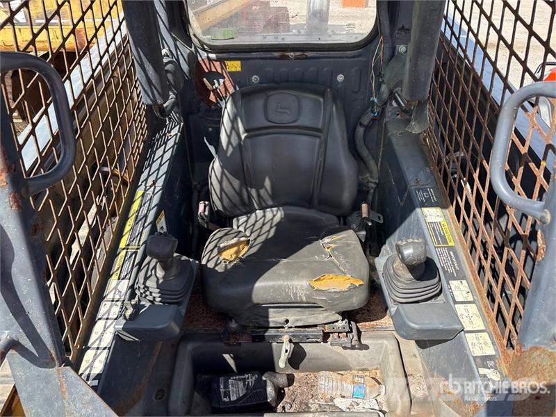 John Deere 331G Lietoti riteņu kompaktiekrāvēji