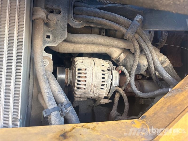 John Deere 331G Mini Pale Gommate