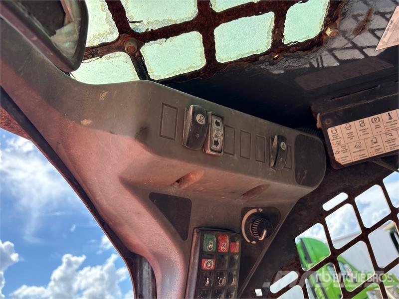 John Deere 331G Lietoti riteņu kompaktiekrāvēji