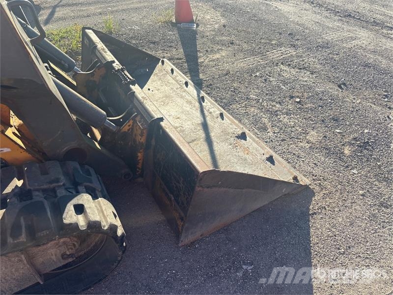 John Deere 331G Mini Pale Gommate
