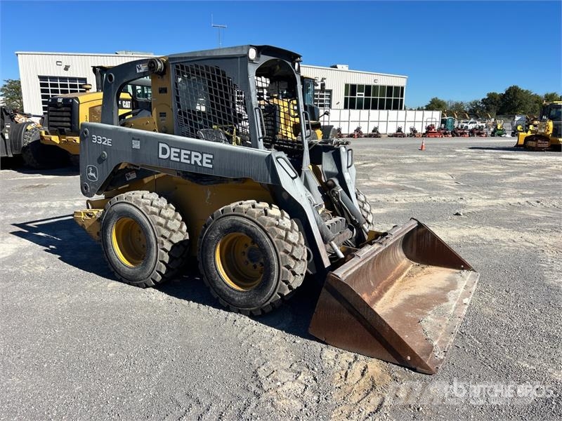 John Deere 332E Minicargadoras