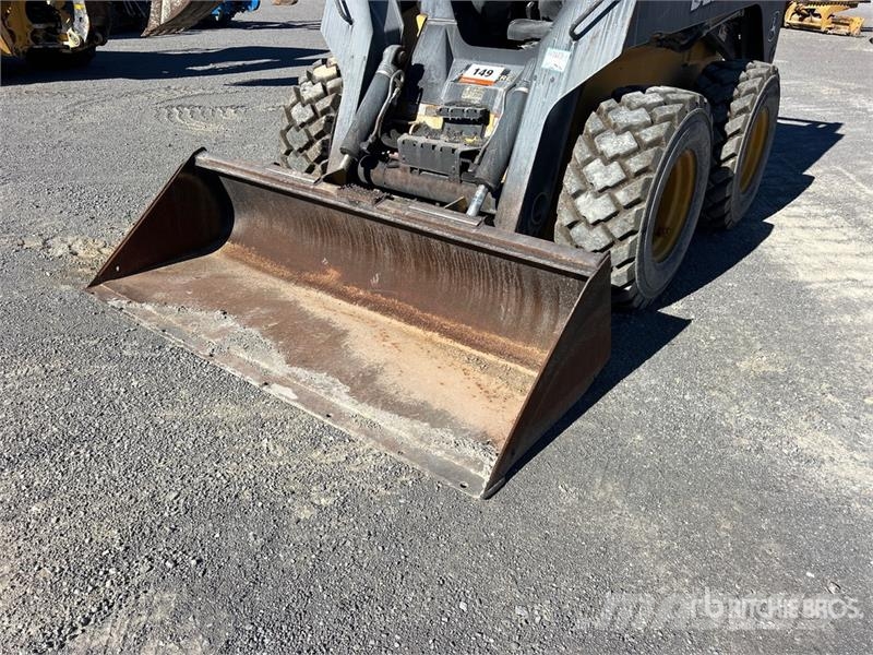 John Deere 332E Minicargadoras