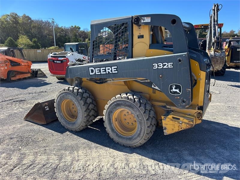 John Deere 332E Minicargadoras