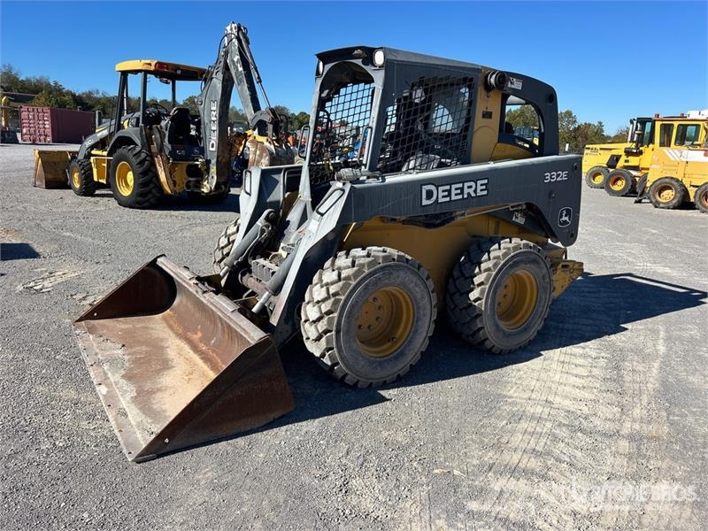 John Deere 332E Minicargadoras