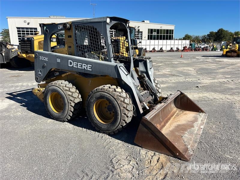 John Deere 332E Minicargadoras