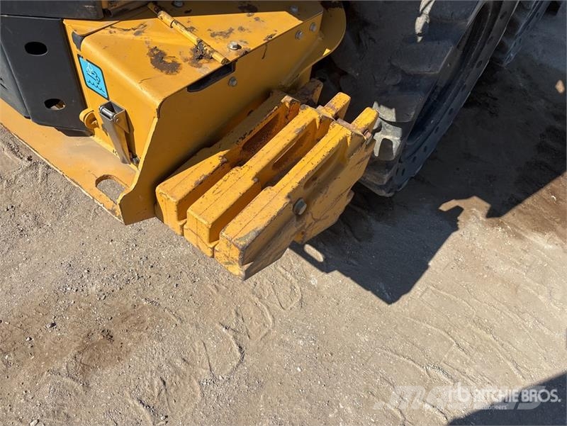 John Deere 332G Мини-погрузчики