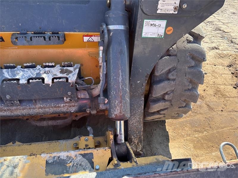 John Deere 332G Мини-погрузчики