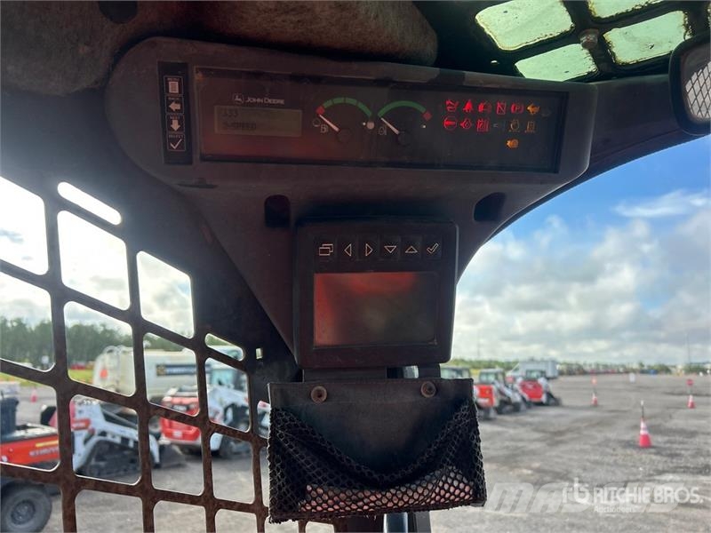 John Deere 333G Мини-погрузчики