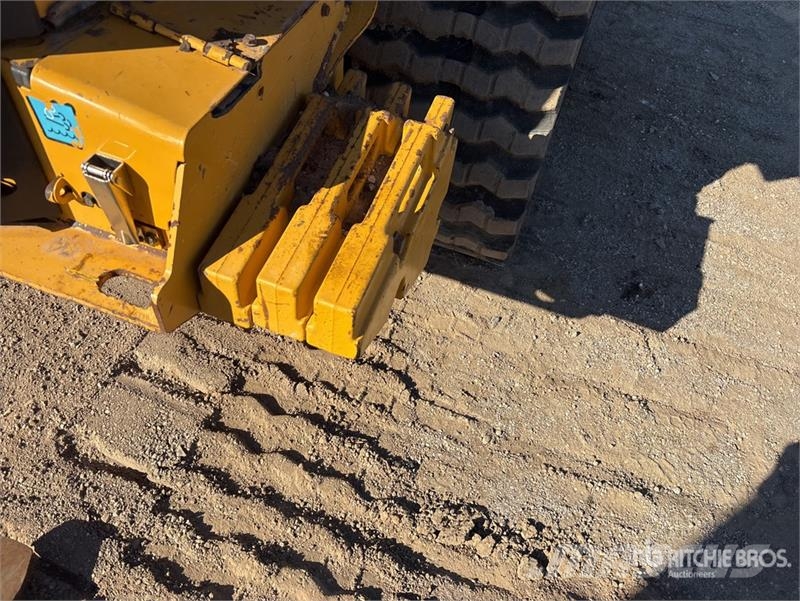John Deere 333G Skid steer loaders