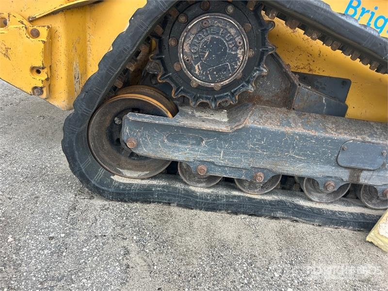 John Deere 333G Мини-погрузчики