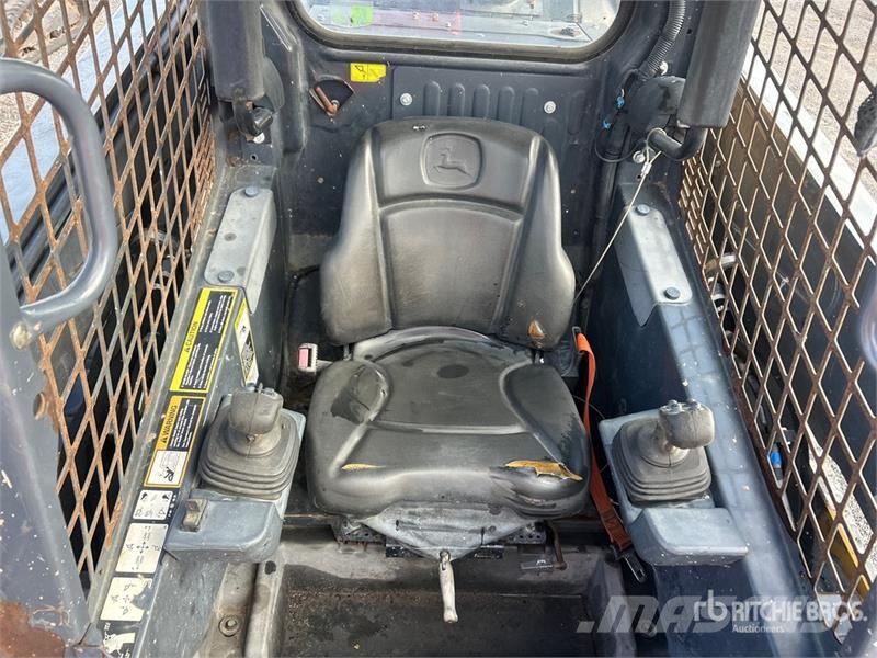 John Deere 333G Мини-погрузчики