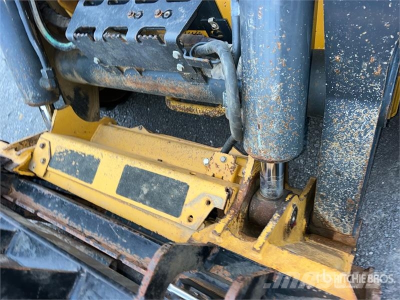 John Deere 333G Lietoti riteņu kompaktiekrāvēji