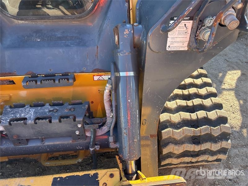 John Deere 333G Skid steer loaders