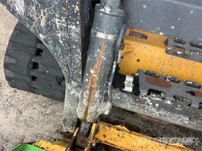 John Deere 333G Мини-погрузчики