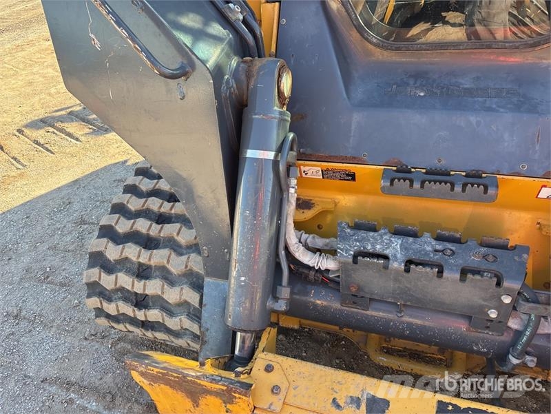 John Deere 333G Skid steer loaders