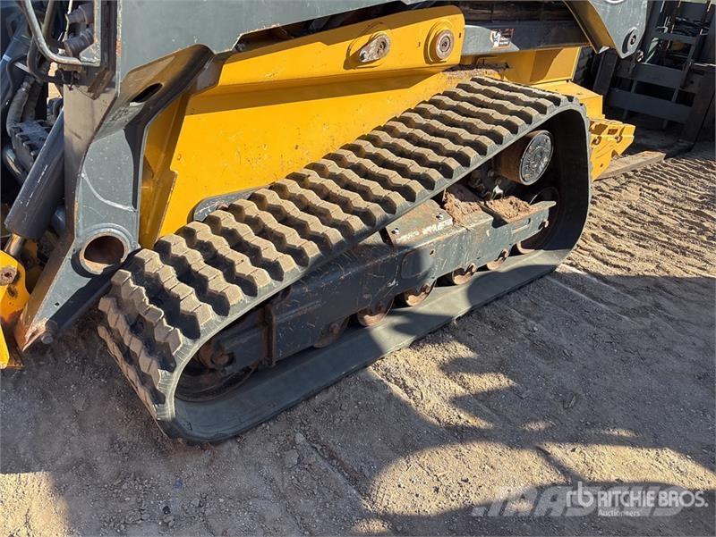 John Deere 333G Skid steer loaders