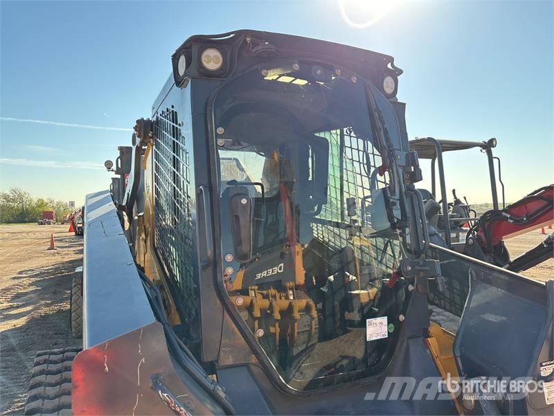 John Deere 333G Skid steer loaders