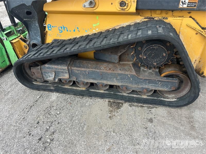 John Deere 333G Мини-погрузчики