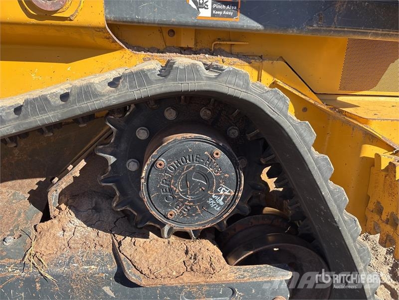 John Deere 333G Skid steer loaders