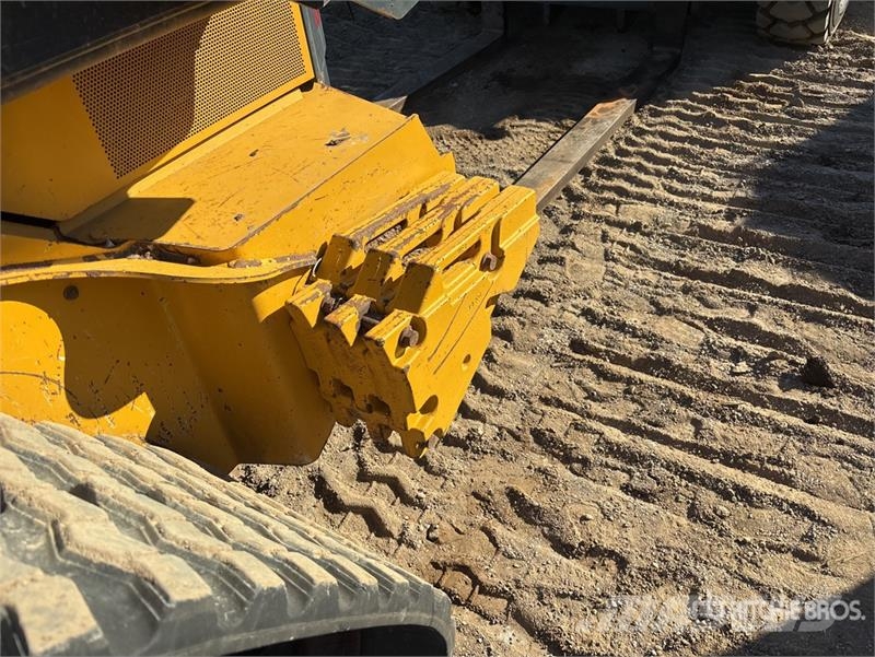 John Deere 333G Skid steer loaders