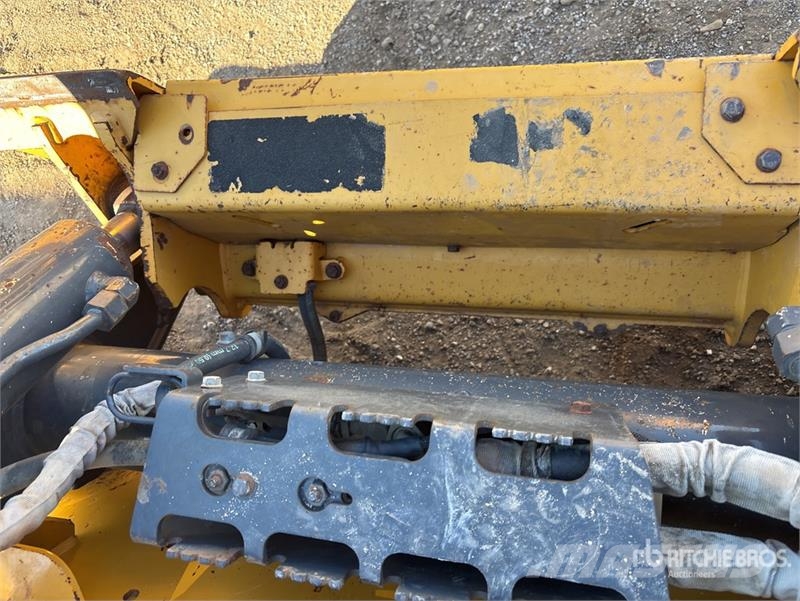 John Deere 333G Skid steer loaders