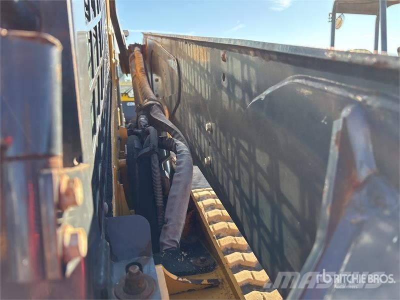 John Deere 333G Skid steer loaders